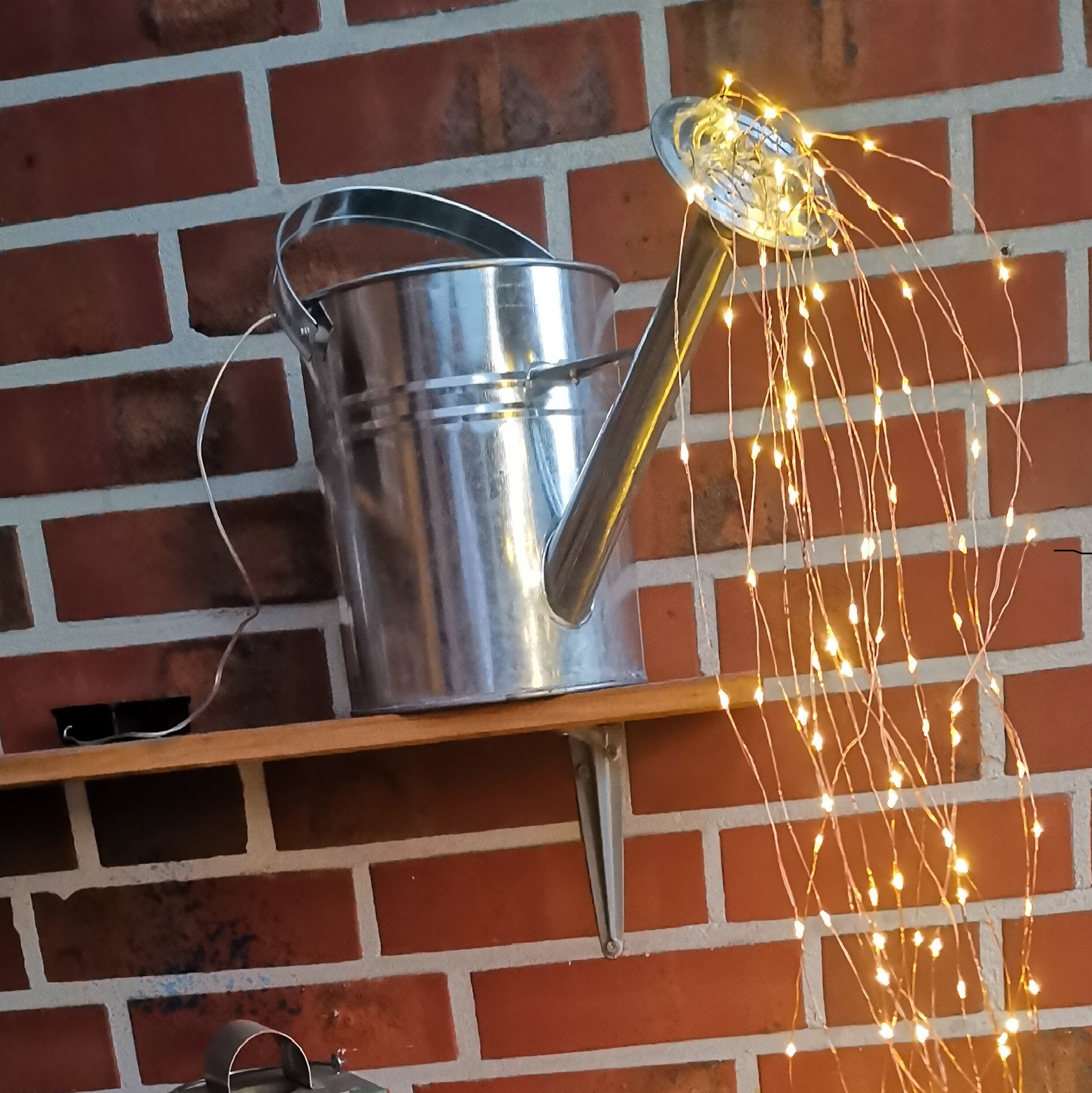 Solar-Gießkanne „Lichterregen“ – Zink, 5 L, mit LED-Lichterkette – Bild 3