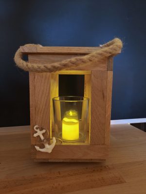 Maritime Holzlaterne mit LED-Kerze & Anker – rustikale Küstenstimmung für Zuhause