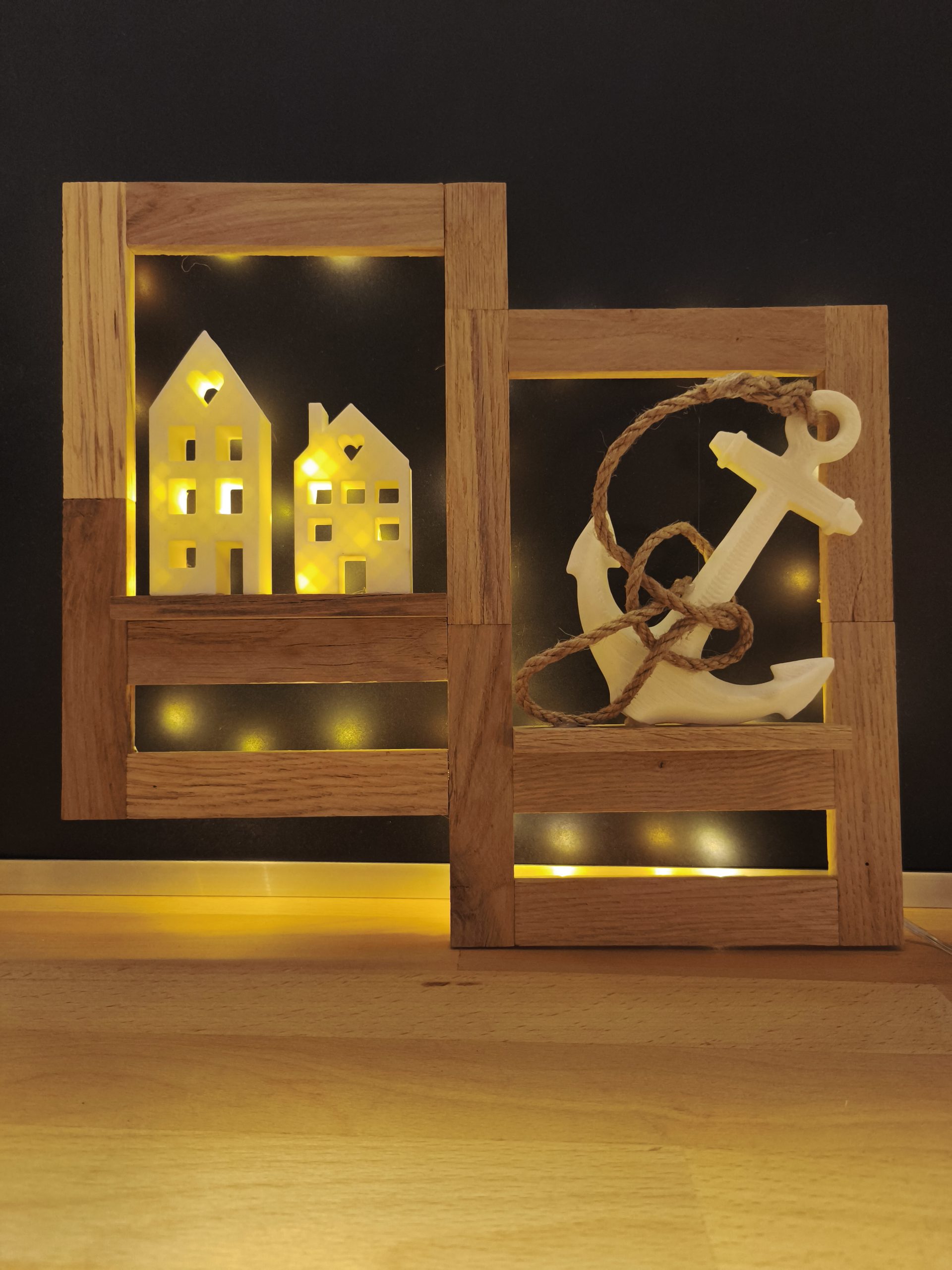 Deko-Leuchtbild „Heimathafen“ aus Holz mit LED-Beleuchtung